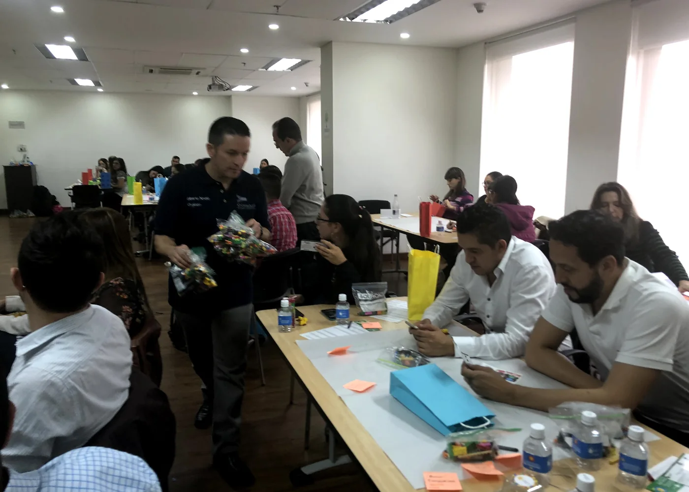 Participantes en una actividad empresarial práctica