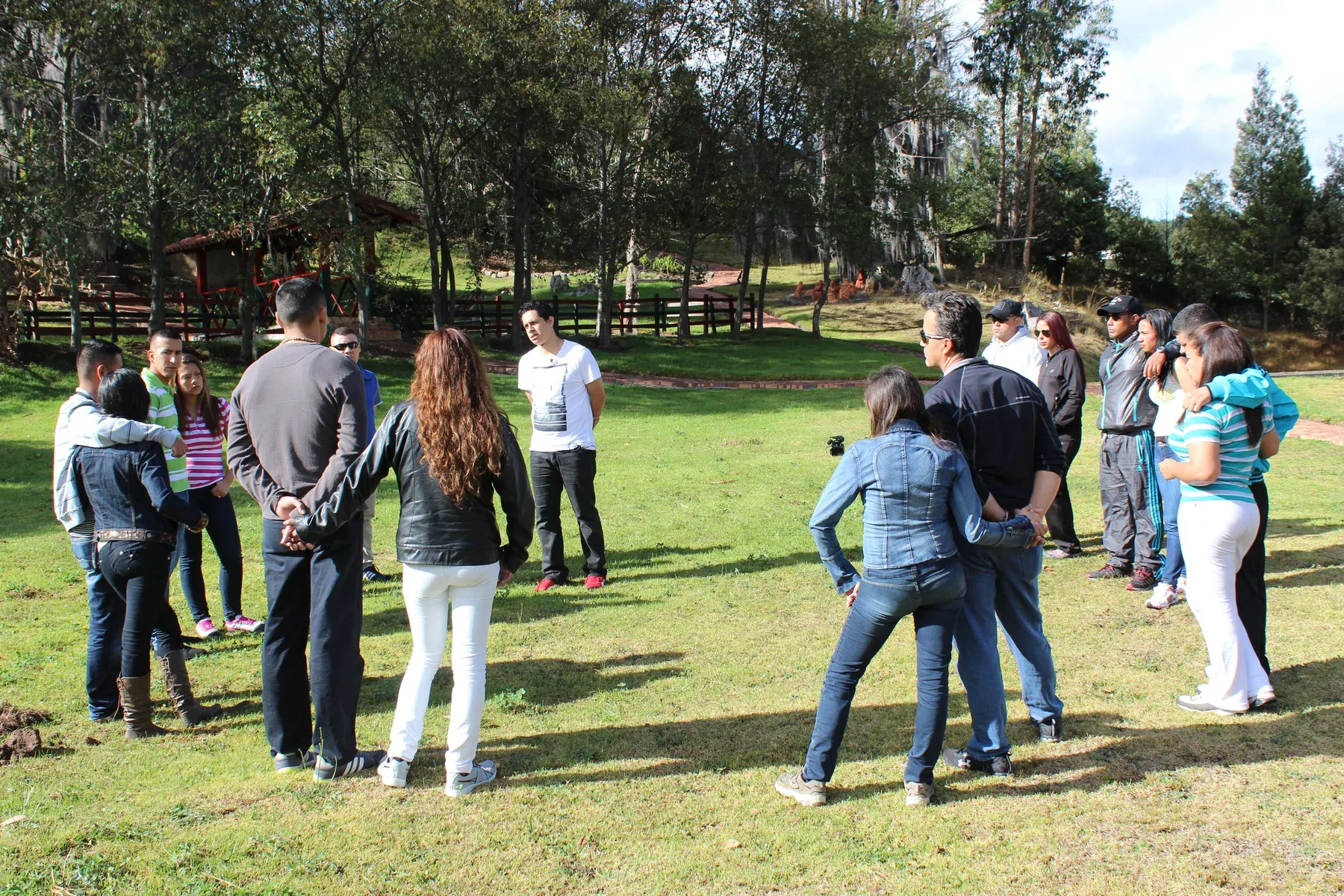 Participantes durante una experiencia grupal Level UP